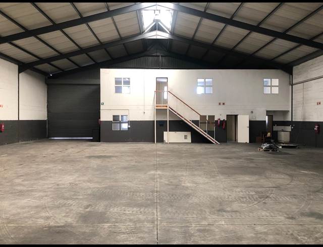 572M² WAREHOUSE RENTED IN EPPING INDUSTRIAL