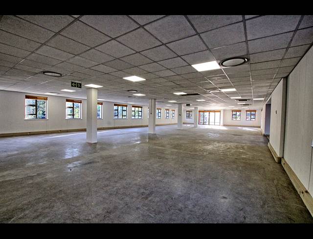 712.90M² OFFICE TO LET IN BRYANSTON