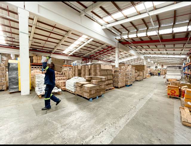 4,511M² WAREHOUSE TO LET IN NEW GERMANY