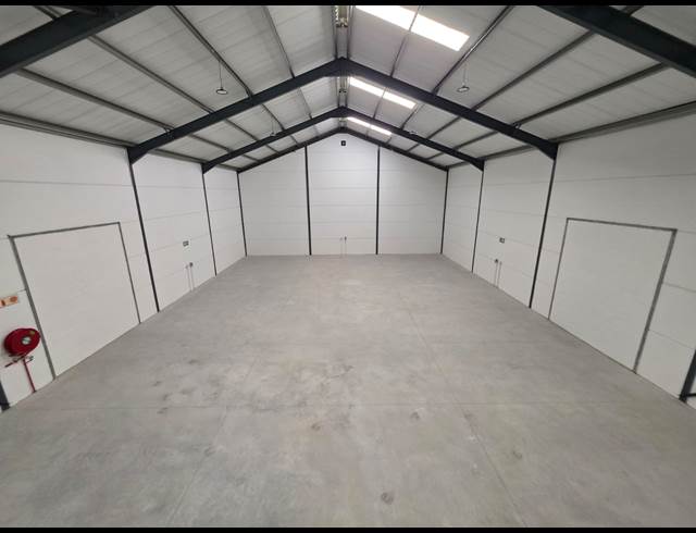 546M² WAREHOUSE TO LET IN FIRGROVE INDUSTRIAL ESTATE