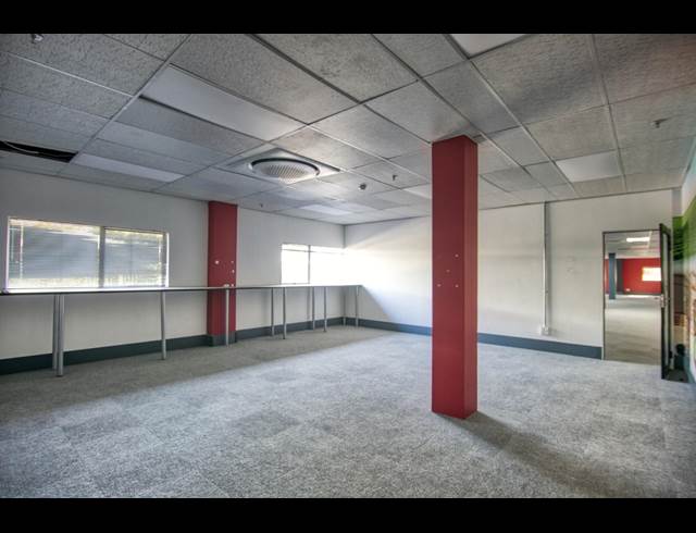 8,617M² WAREHOUSE TO LET IN LONGMEADOW