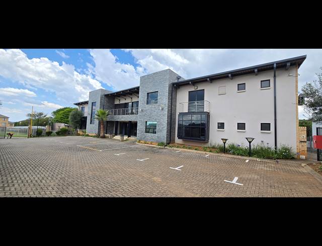 3,401M² WAREHOUSE TO LET IN WELTEVREDEN PARK
