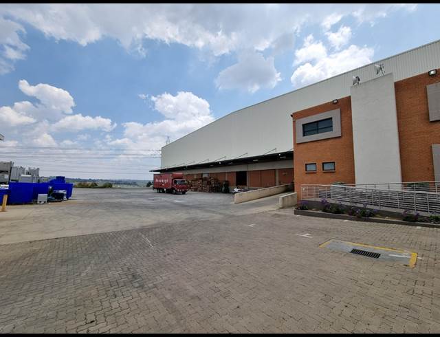 8,470M² WAREHOUSE TO LET IN LINBRO PARK