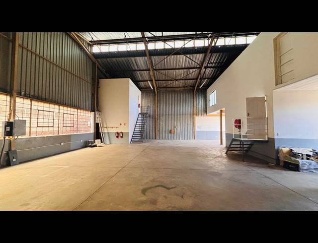 337M² WAREHOUSE TO LET IN LEA GLEN
