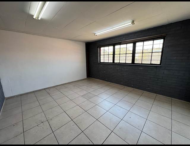 282M² WAREHOUSE TO LET IN STRIJDOMPARK