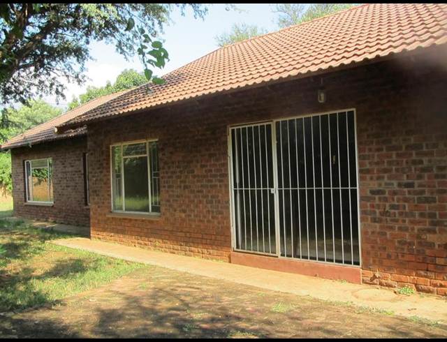 3 BEDROOM PROPERTY TO RENT IN CHROOM PARK