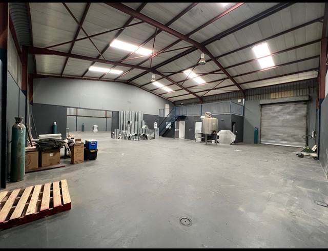 290M² WAREHOUSE TO LET IN GREENGATE