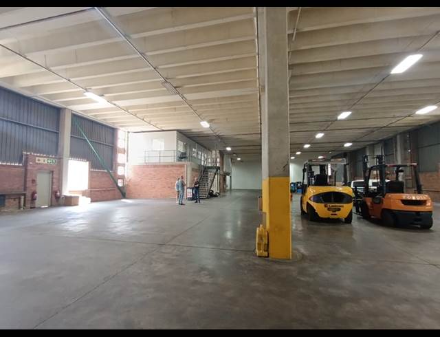 1,370M² WAREHOUSE TO LET IN WESTMEAD