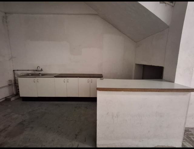 180M² BUILDING TO LET IN ARCADIA