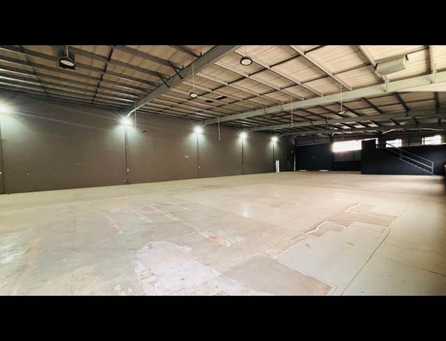 2,442M² WAREHOUSE TO LET IN DUNCANVILLE