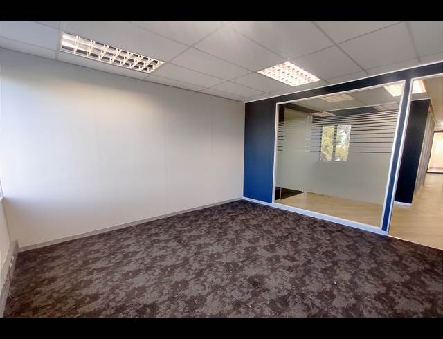 586M² OFFICE TO LET IN BRYANSTON