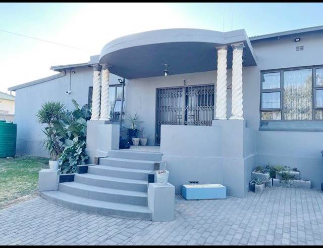 3 BEDROOM HOUSE TO LET IN FISHERS HILL