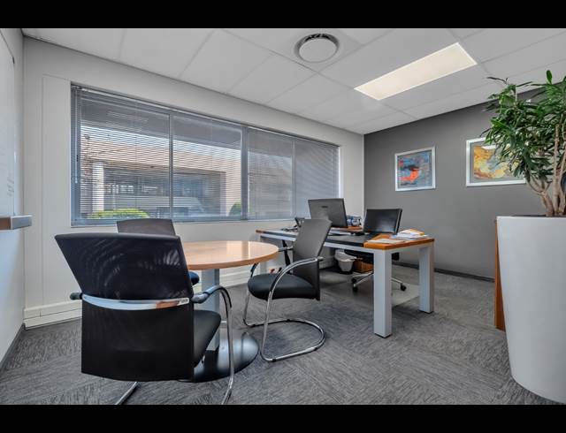 1,861M² OFFICE TO LET IN WOODMEAD