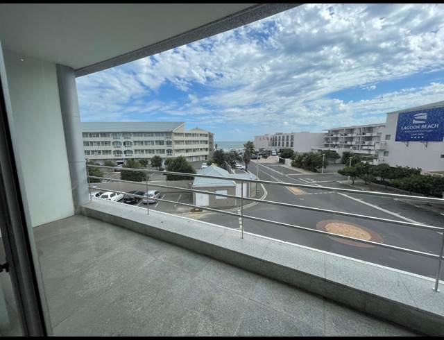 840M² BUILDING TO LET IN LAGOON BEACH
