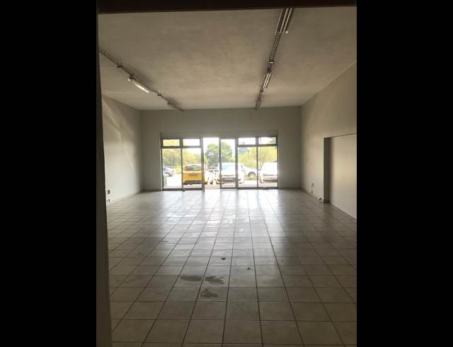 112M² RETAIL TO LET IN LASER PARK