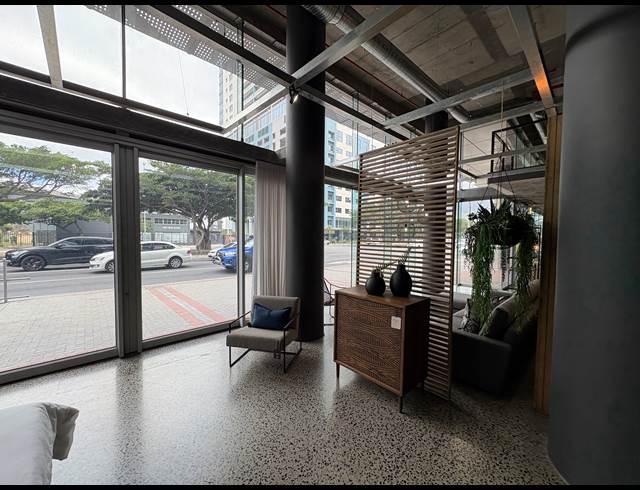 1,038M² RETAIL TO LET IN FORESHORE