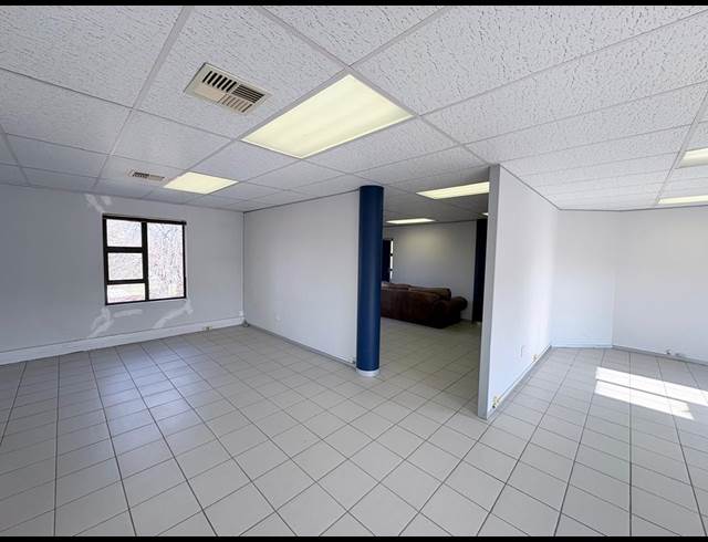145M² OFFICE TO LET IN FOURWAYS