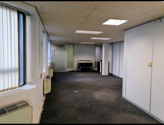 99M² BUILDING TO LET IN TYGER VALLEY