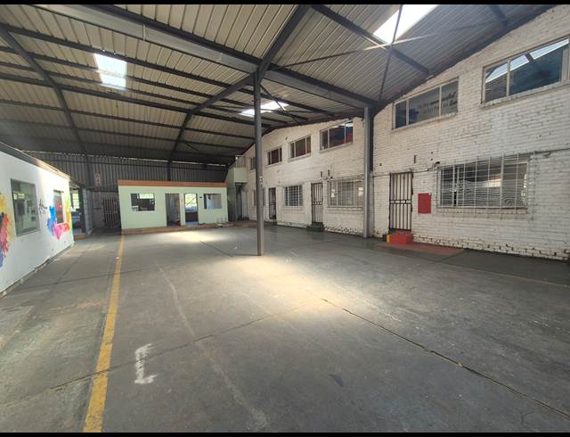 650M² WAREHOUSE TO LET IN WADEVILLE