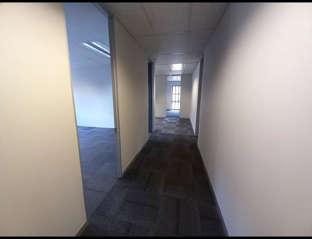 626M² OFFICE TO LET IN BRYANSTON