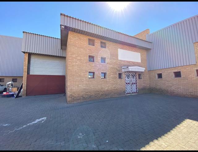 240M² WAREHOUSE TO LET IN DRIEHOEK