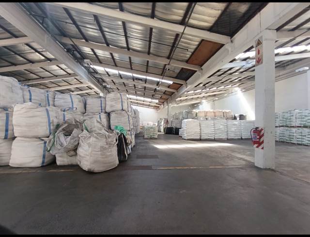 1,639M² WAREHOUSE TO LET IN NEW GERMANY