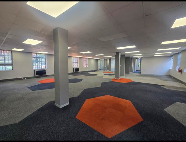 363M² OFFICE TO LET IN LYME PARK