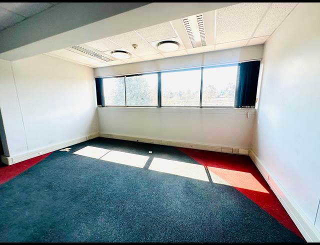 325.90M² OFFICE TO LET IN WOODMEAD