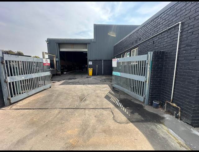 608M² WAREHOUSE TO LET IN JET PARK