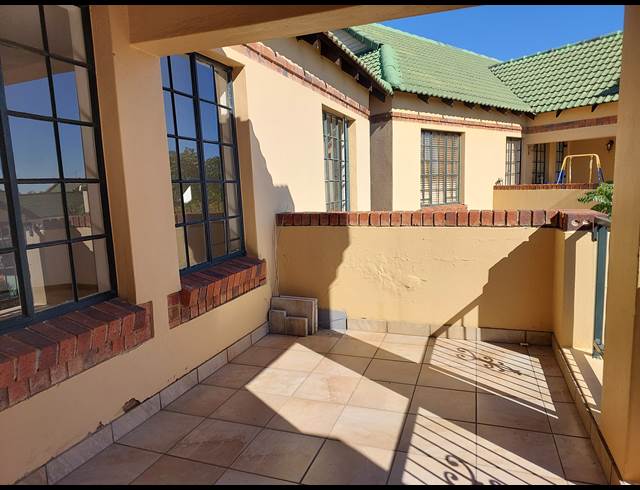 2 BEDROOM SECTIONAL TITLE RENTED IN NORTH RIDING