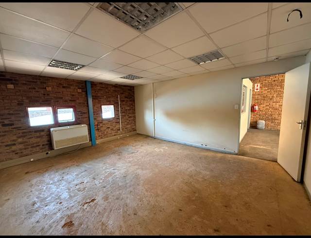 250M² WAREHOUSE TO LET IN LASER PARK