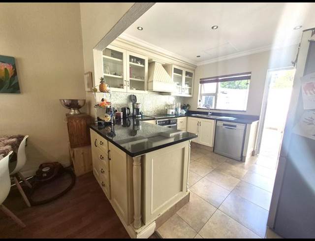 3 BEDROOM PROPERTY TO RENT IN EPSOM DOWNS