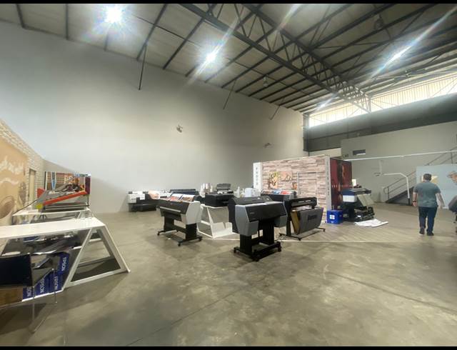 500M² WAREHOUSE TO LET IN LINBRO PARK