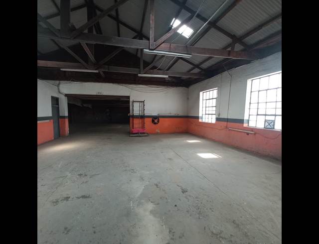 1,100M² WAREHOUSE TO LET IN CITY WEST