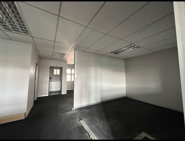 130M² OFFICE TO LET IN HIGHVELD BUSINESS PARK