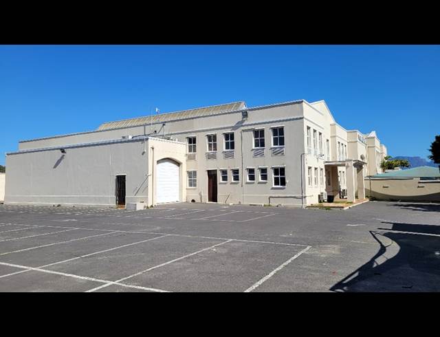 752M² WAREHOUSE TO LET IN AIRPORT INDUSTRIA