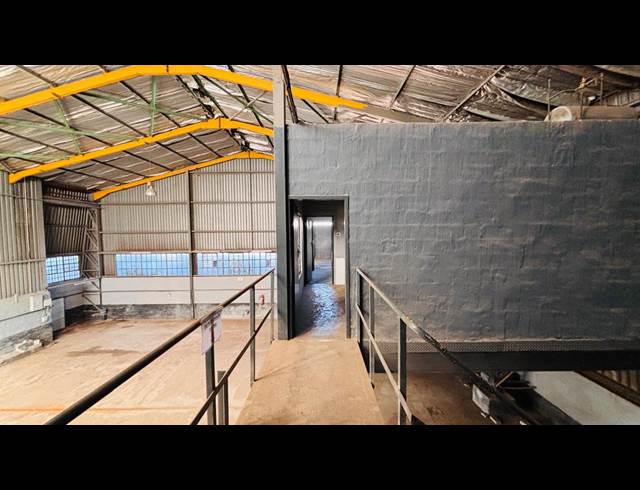 350M² WAREHOUSE TO LET IN MANUFACTA