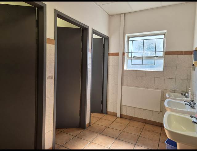 4,195M² WAREHOUSE TO LET IN HALFWAY HOUSE