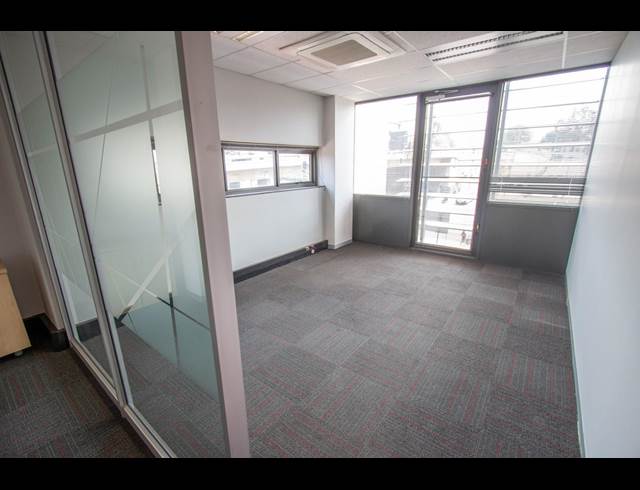 1,388M² OFFICE TO LET IN SANDTON CENTRAL