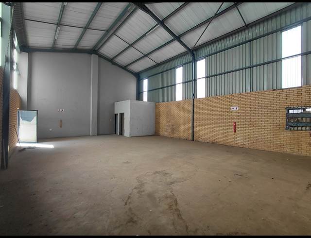 273M² WAREHOUSE TO LET IN CLAYVILLE