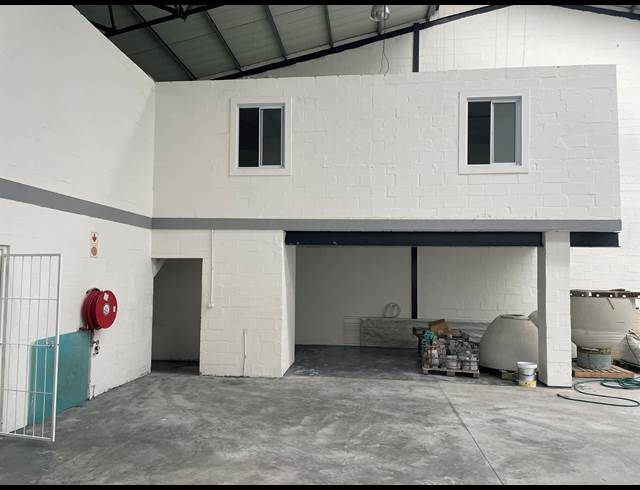 492M² WAREHOUSE TO LET IN CAPRICORN