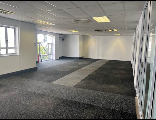 1,224M² OFFICE TO LET IN BRYANSTON
