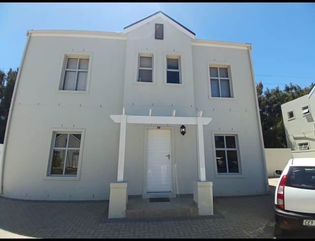 4 BEDROOM HOUSE TO LET IN TWEESPRUIT ESTATE