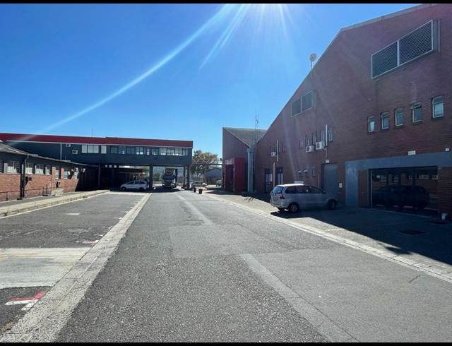 2,800M² WAREHOUSE TO LET IN BELLVILLE SOUTH
