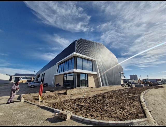 427M² WAREHOUSE TO LET IN STIKLAND INDUSTRIAL