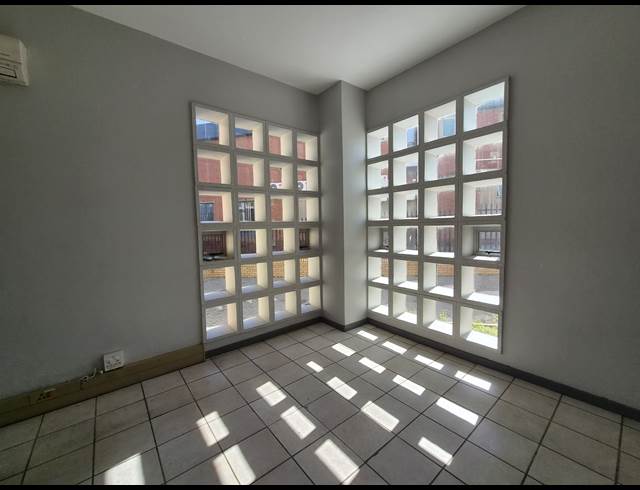 1,016M² WAREHOUSE TO LET IN HALFWAY HOUSE