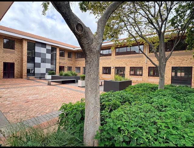 400M² OFFICE TO LET IN VORNA VALLEY