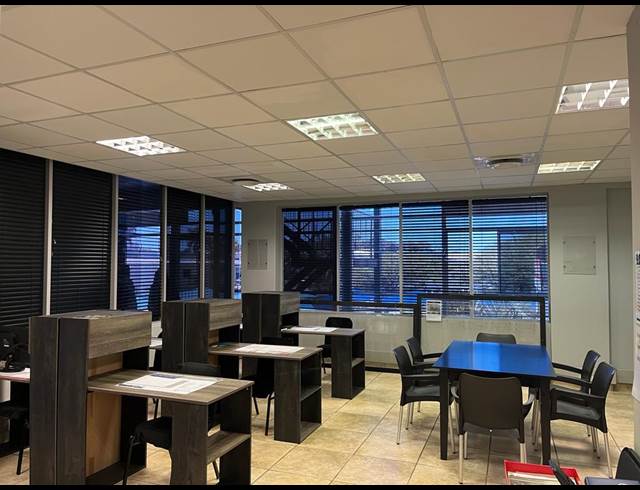 77M² OFFICE TO LET IN BALLITO CENTRAL