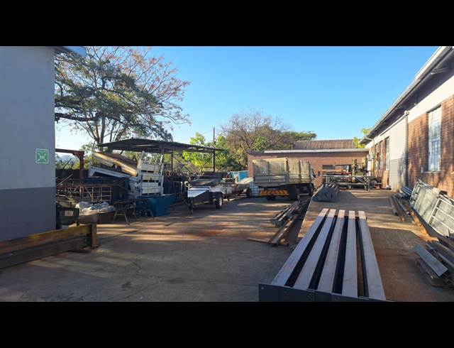 810M² WAREHOUSE TO LET IN VINTONIA