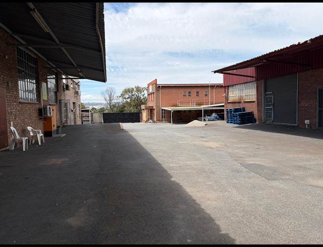 1,000M² WAREHOUSE TO LET IN STEELEDALE
